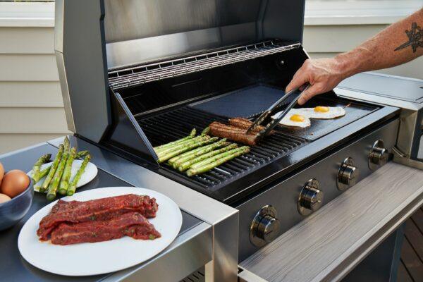 BeefEater 1200E Series 3 Burner BBQ & Trolley - Image 3